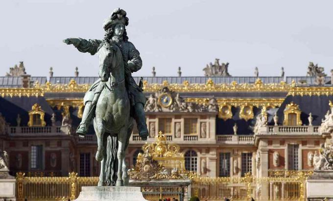 Chateau De Versailles άγαλμα του βασιλιά Louis XIV