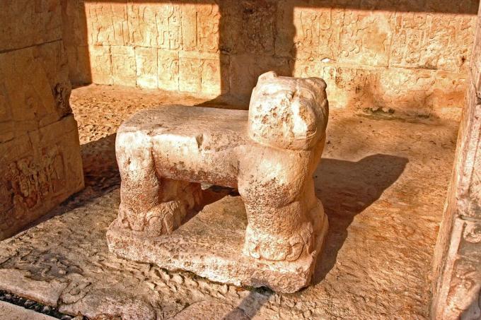 Ο θρόνος Jaguar του Chichén Itzá στο ηλιοβασίλεμα