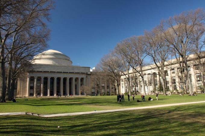Το Killian Court και ο Great Dome στο MIT
