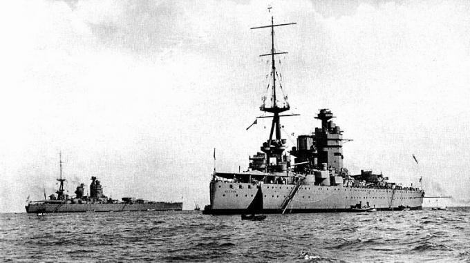 Τα θωρηκτά HMS Nelson και HMS Rodney στην άγκυρα.