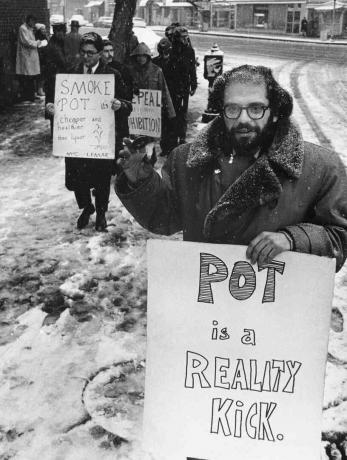 Allen Ginsberg Μεταξύ των διαδηλωτών στο Ράλι Μαριχουάνα