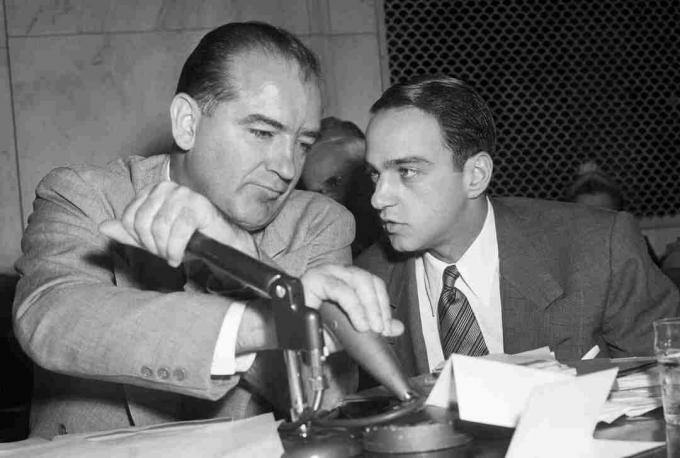 Φωτογραφία των Joseph McCarthy και Roy Cohn