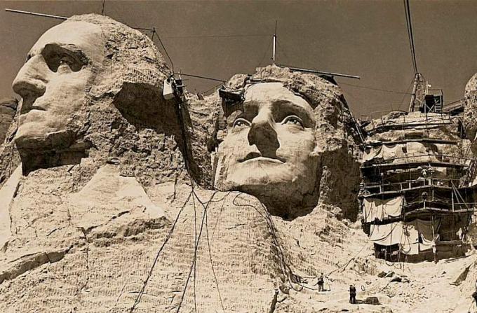 Mount Rushmore υπό κατασκευή