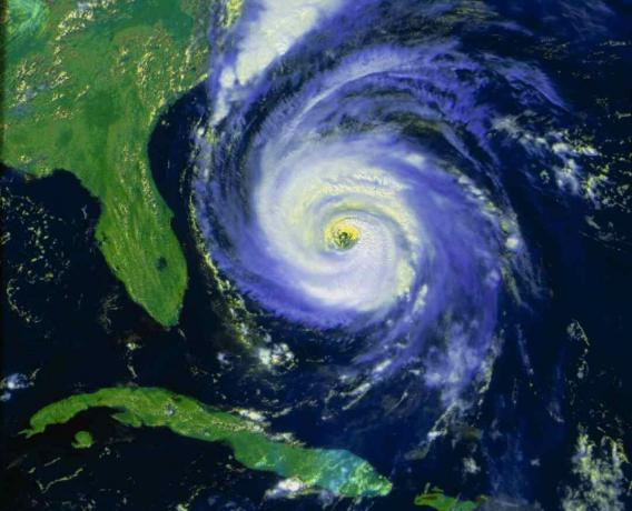 NOAA δορυφορική εικόνα του τυφώνα Fran κοντά στις ΗΠΑ