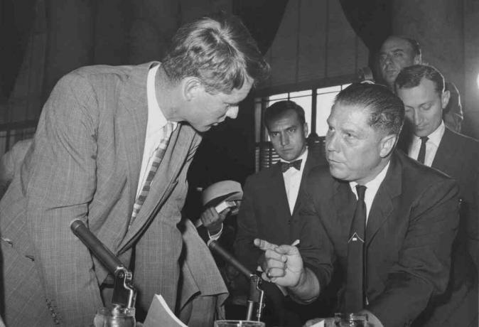 φωτογραφία του Jimmy Hoffa χειρονομώντας τον Robert Kennedy