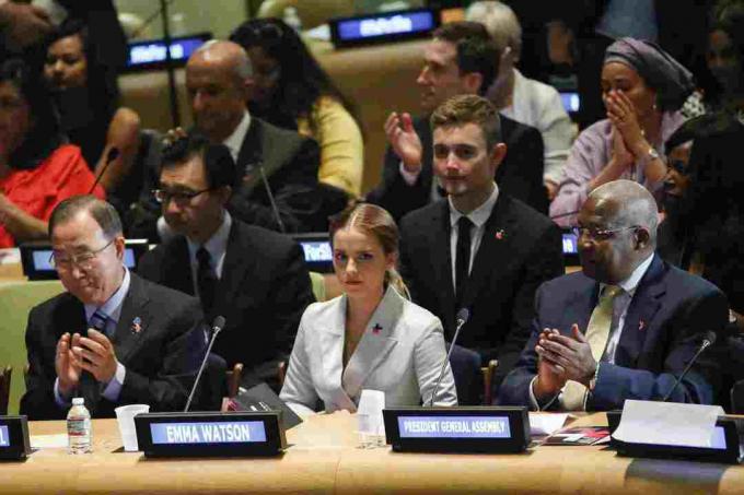 Η Emma Watson καθόταν στο ΟΗΕ για την εκστρατεία HeForShe Campaign.