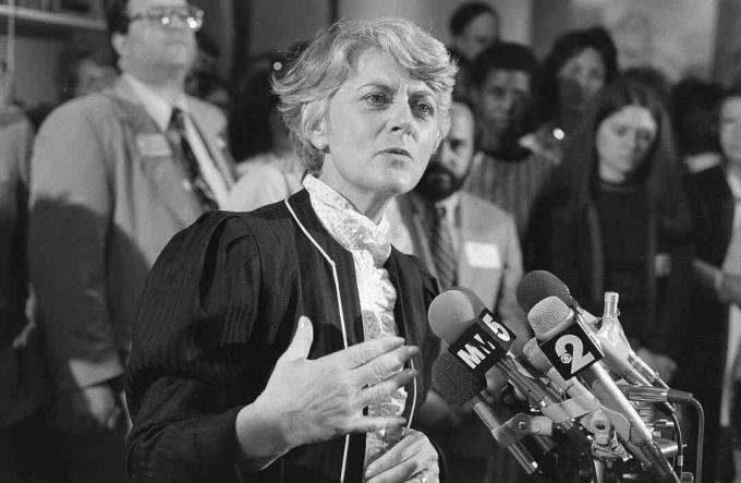 Συνεδριάτρια Geraldine Ferraro Μιλώντας