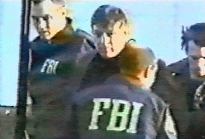 φωτογραφία του πράκτορα του FBI Robert Hanssen στιγμές μετά τη σύλληψή του